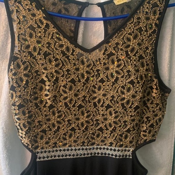 Black and Gold Prom Dress - Picture 2 of 4